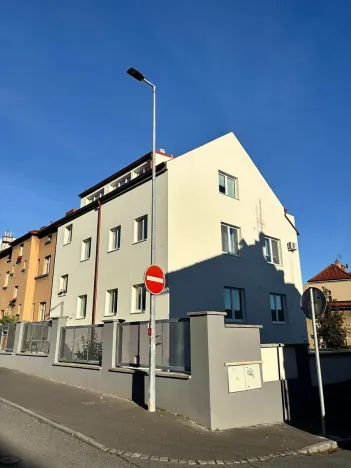 Pronájem bytu 1+kk, Praha - Motol, Podhorská, 27 m2