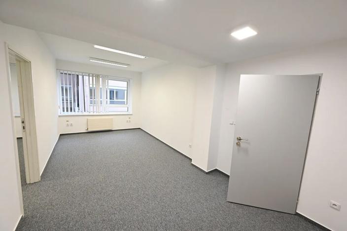 Pronájem kanceláře, Praha - Prosek, Litvínovská, 101 m2