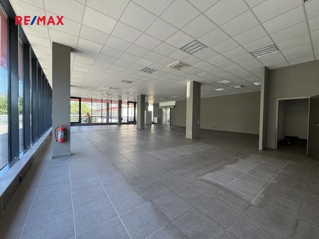 Pronájem obchodního prostoru, Hradec Králové, třída Edvarda Beneše, 220 m2