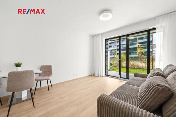 Pronájem bytu 1+kk, Praha - Žižkov, Šrámkové, 36 m2