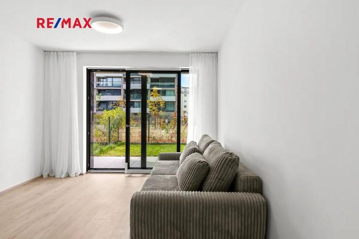 Pronájem bytu 1+kk, Praha - Žižkov, Šrámkové, 36 m2