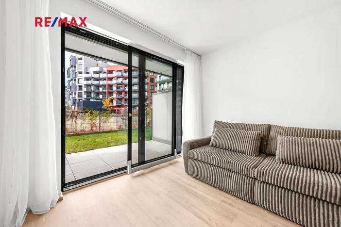 Pronájem bytu 1+kk, Praha - Žižkov, Šrámkové, 36 m2