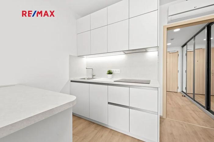 Pronájem bytu 1+kk, Praha - Žižkov, Šrámkové, 36 m2