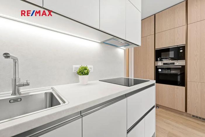Pronájem bytu 1+kk, Praha - Žižkov, Šrámkové, 36 m2
