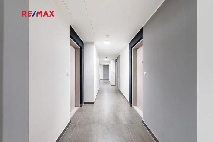 Pronájem bytu 1+kk, Praha - Žižkov, Šrámkové, 36 m2