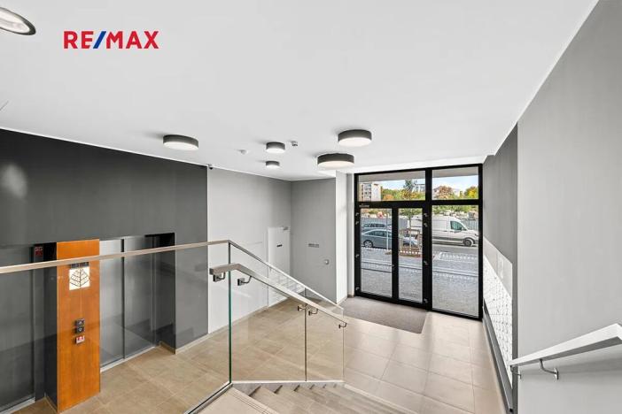 Pronájem bytu 1+kk, Praha - Žižkov, Šrámkové, 36 m2