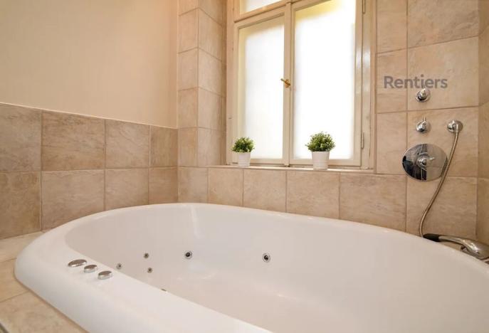 Pronájem bytu 1+kk, Praha - Smíchov, Na Valentince, 48 m2