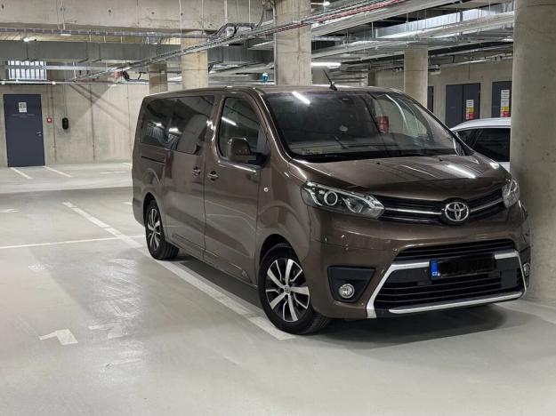 Pronájem garážového stání, Brno, Opuštěná, 18 m2