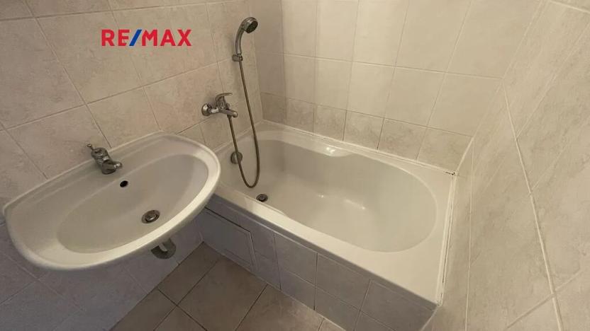 Pronájem bytu 1+kk, Kladno, Vít. Nezvala, 33 m2