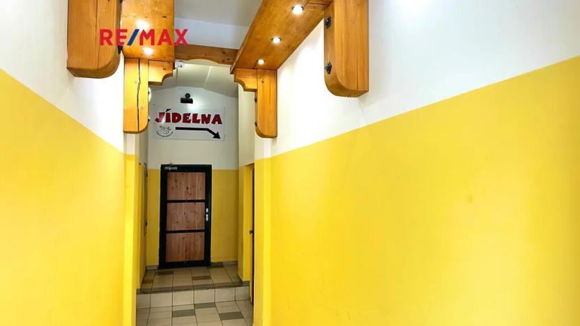 Pronájem obchodního prostoru, Kladno, Jana Palacha, 163 m2