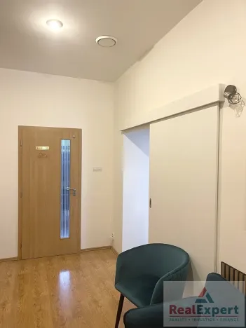 Pronájem komerční nemovitosti, Praha - Smíchov, Štefánikova, 42 m2