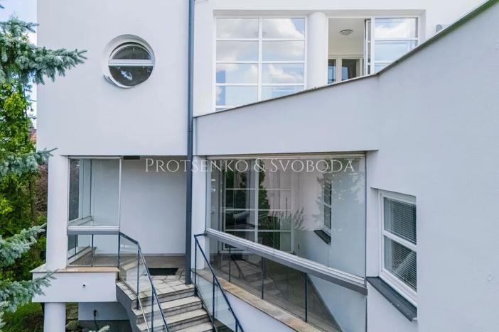 Prodej ordinace, Křižanov, Benešovo náměstí, 530 m2