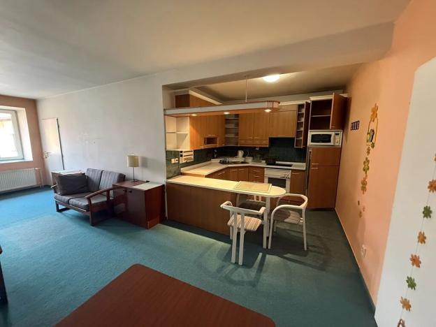 Pronájem atypického bytu, Broumov, Mírové náměstí, 120 m2