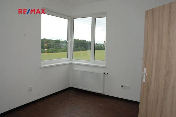 Pronájem bytu 3+kk, Velký Osek, U hřiště, 76 m2