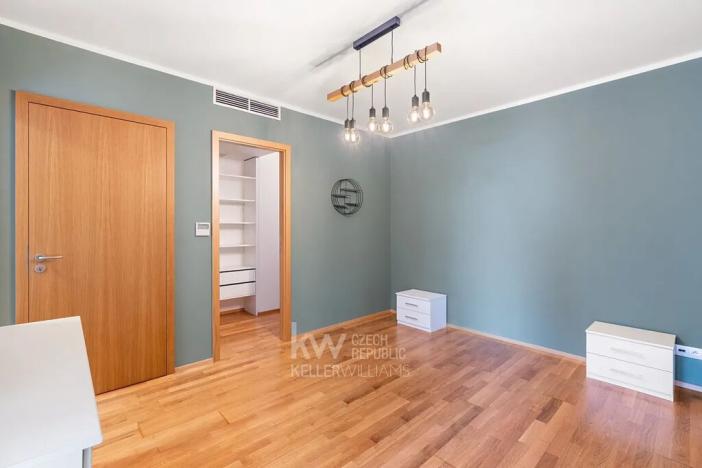 Pronájem bytu 2+kk, Praha - Žižkov, Pitterova, 77 m2