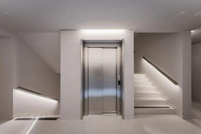 Pronájem kanceláře, Praha - Smíchov, Holečkova, 345 m2