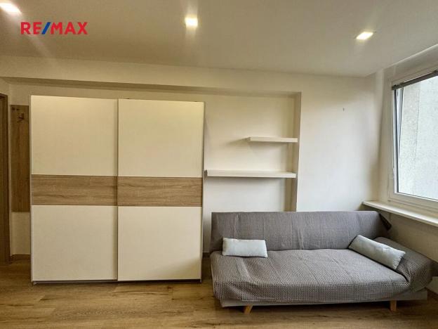 Pronájem bytu 1+kk, Praha - Vokovice, Evropská, 25 m2