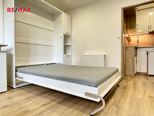 Pronájem bytu 1+kk, Praha - Vokovice, Evropská, 25 m2