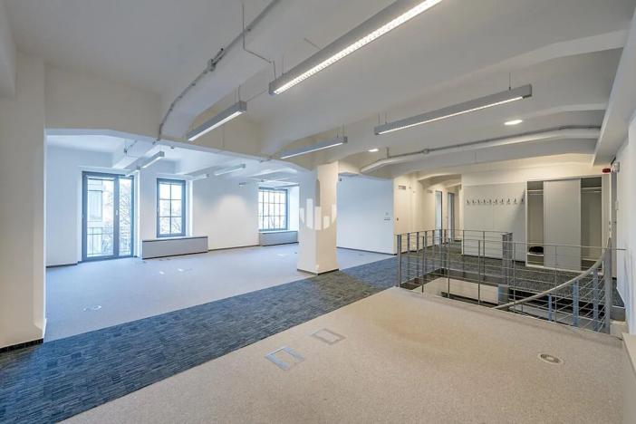 Pronájem kanceláře, Praha - Holešovice, Jankovcova, 237 m2