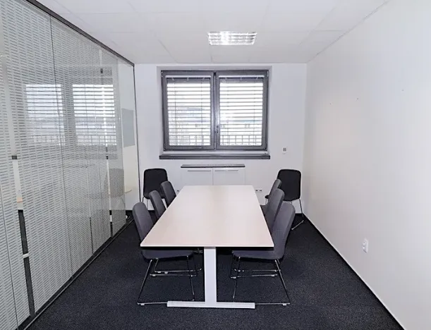 Pronájem kanceláře, Praha, 900 m2