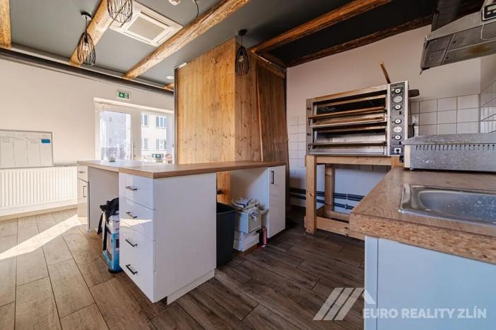 Pronájem restaurace, Otrokovice, Dr. E. Beneše, 237 m2