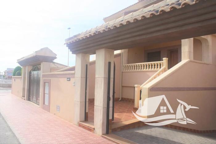Prodej rodinného domu, Guardamar del Segura, Španělsko, Urbanización Los Altos Números 335-385, 210 m2