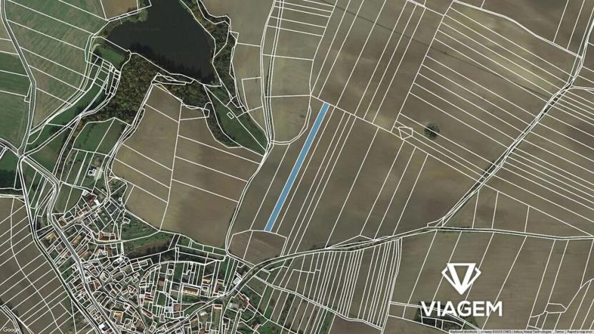 Prodej podílu pole, Hostim, 586 m2