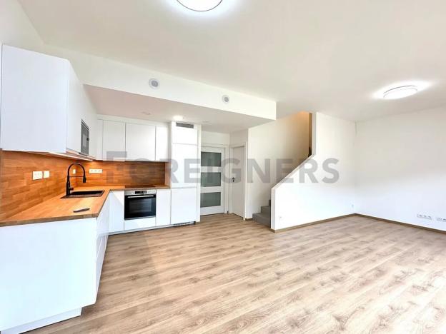 Pronájem rodinného domu, Praha, 159 m2