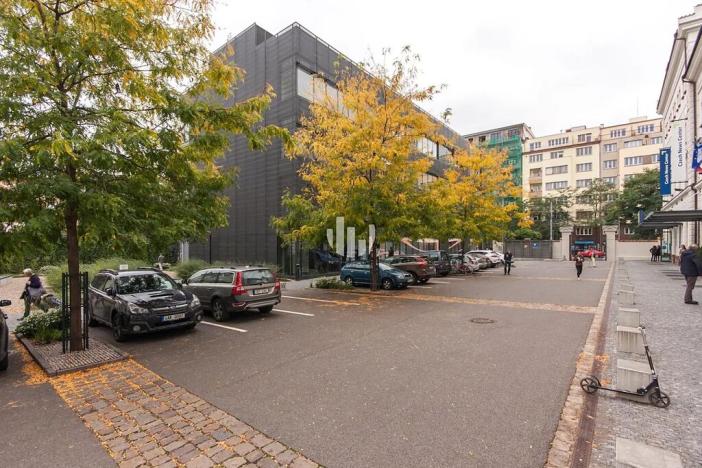 Pronájem kanceláře, Praha - Holešovice, U průhonu, 1400 m2
