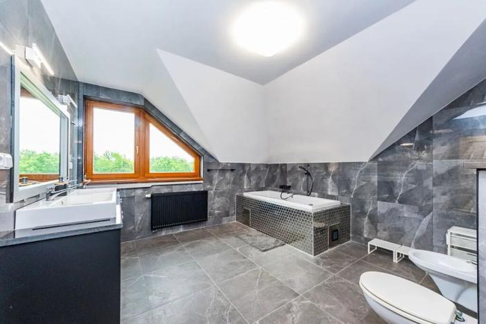 Prodej rodinného domu, Buš, 271 m2