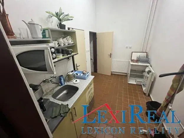 Pronájem obchodního prostoru, Praha - Břevnov, Bělohorská, 211 m2