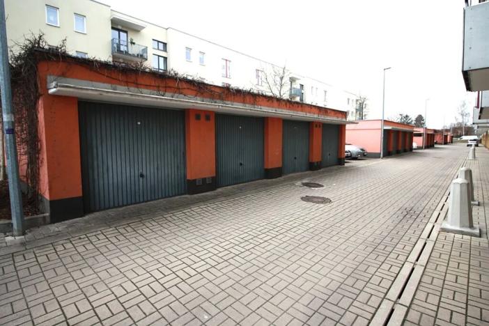 Pronájem garáže, Praha - Uhříněves, Sušilova, 18 m2