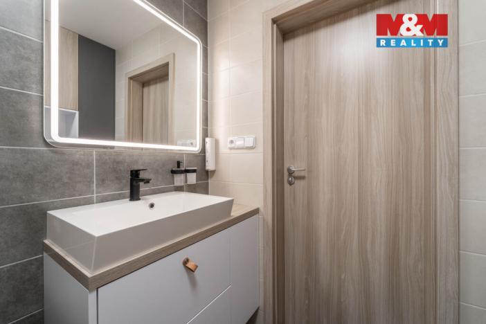 Prodej bytu 1+kk, Praha - Uhříněves, Oty Bubeníčka, 32 m2