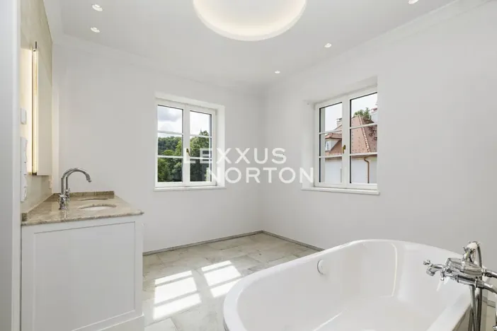 Pronájem vily, Praha - Dejvice, V Šáreckém údolí, 253 m2