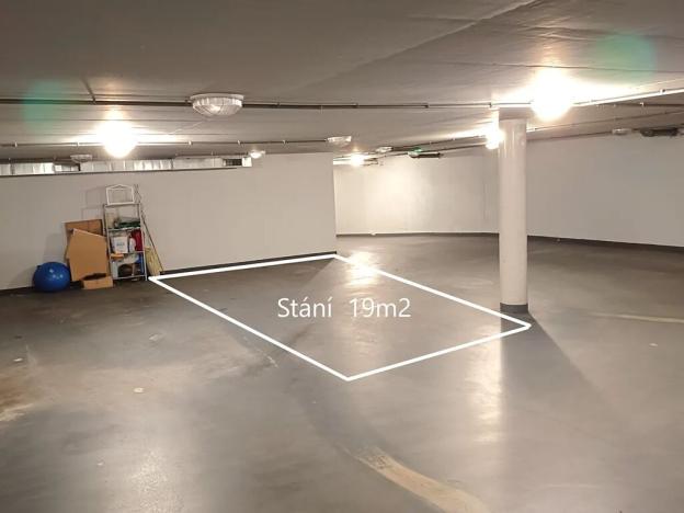 Pronájem garážového stání, Zlín, Podlesí II, 19 m2