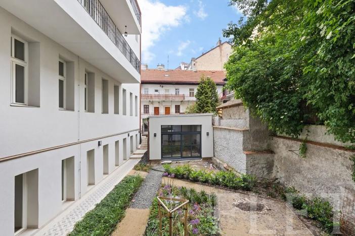 Pronájem bytu 1+kk, Praha - Nusle, Lumírova, 31 m2