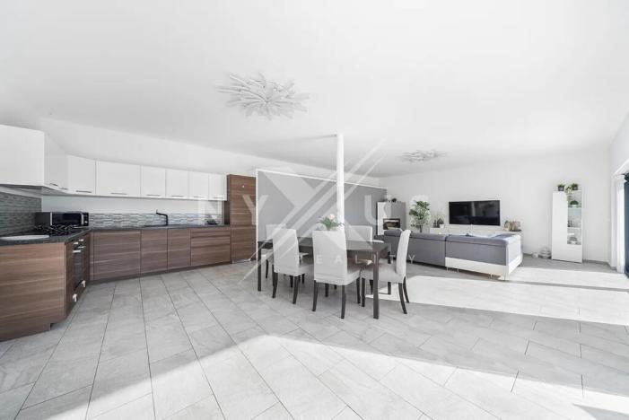 Prodej rodinného domu, Krakovany, 163 m2