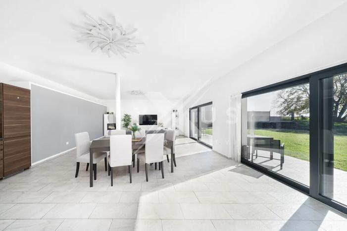 Prodej rodinného domu, Krakovany, 163 m2