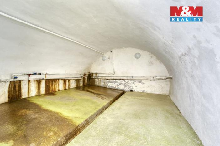 Prodej obchodního prostoru, Hradec Králové - Svinary, Podhůrská, 633 m2