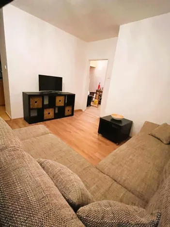 Pronájem bytu 3+1, Praha - Troja, Svídnická, 68 m2