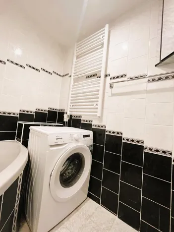 Pronájem bytu 3+1, Praha - Troja, Svídnická, 68 m2