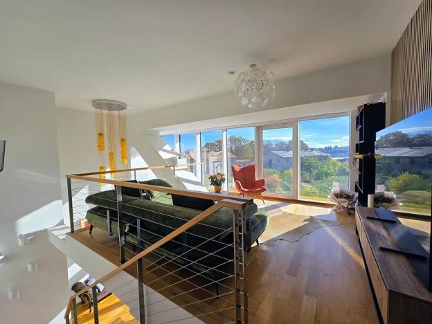 Prodej atypického bytu, Praha - Smíchov, Holečkova, 182 m2