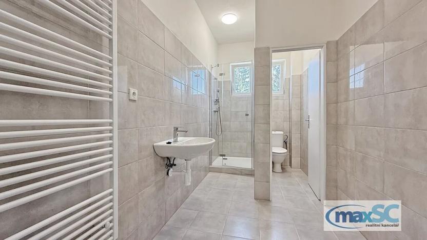 Pronájem kanceláře, Moravany, 111 m2