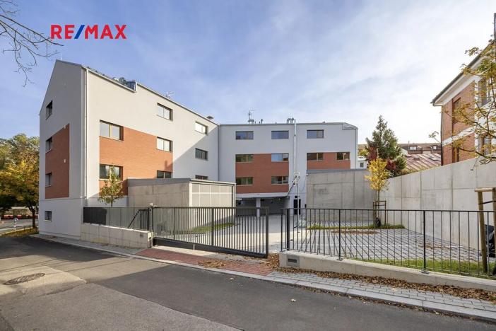 Prodej bytu 2+kk, Praha - Hrdlořezy, Českobrodská, 57 m2