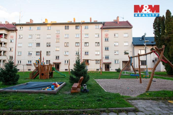 Pronájem bytu 1+kk, Dvůr Králové nad Labem, Macharova, 26 m2