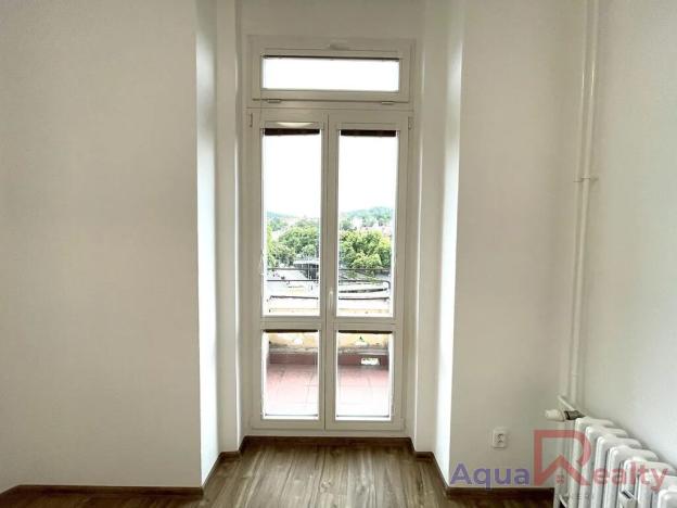 Pronájem bytu 1+1, Karlovy Vary, nábřeží Jana Palacha, 58 m2