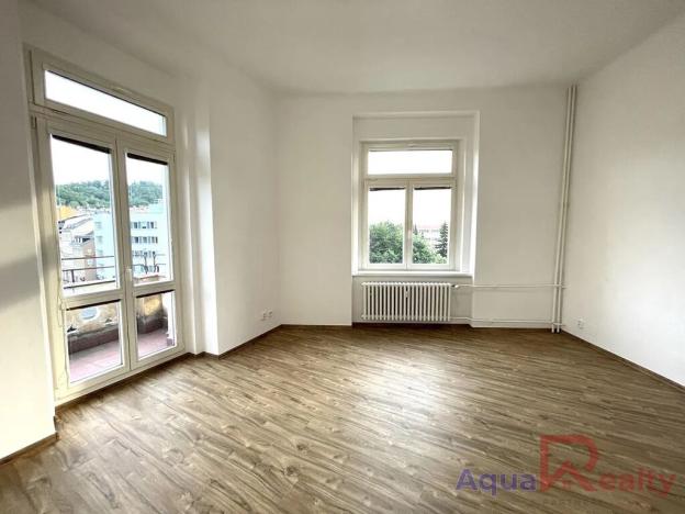 Pronájem bytu 1+1, Karlovy Vary, nábřeží Jana Palacha, 58 m2