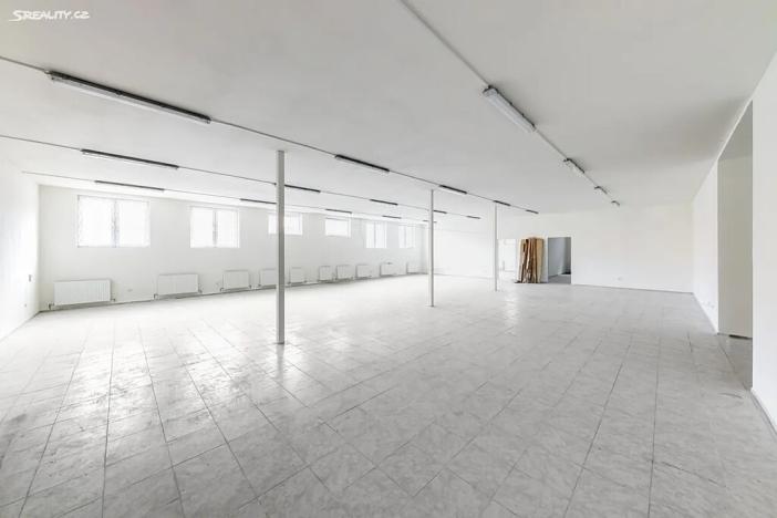 Prodej výrobních prostor, Kladno, Huťská, 1000 m2