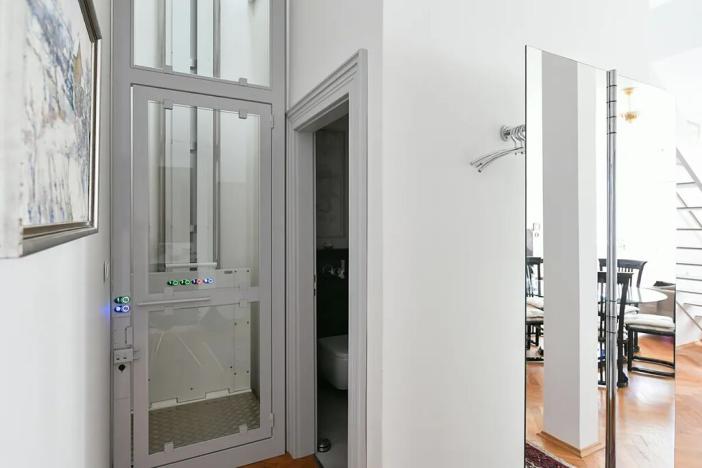 Prodej atypického bytu, Praha, Valentinská, 108 m2