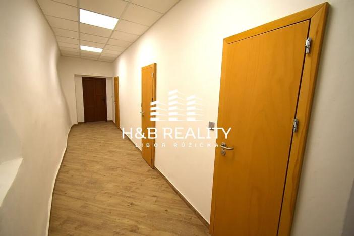 Pronájem obchodního prostoru, Praha - Malá Strana, Malostranské náměstí, 210 m2